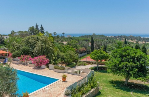 Meia Praia Villa | Casa das Flores