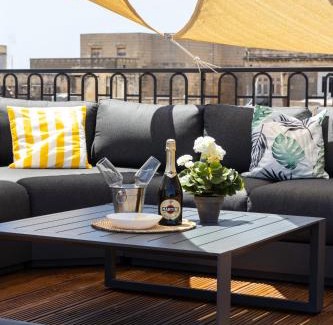 Floriana Apartamento | Florette Suite 2BR with Stunning Lounge Terrace by ArcoBnb