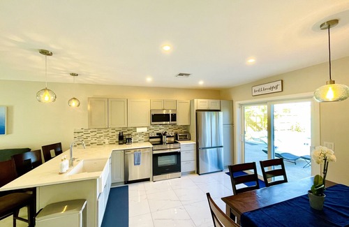 Poinciana Park Casa | Florida Charm Retreat. Near FLL Air Port and Port Everglades