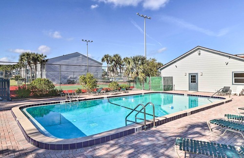 Fernandina Beach Apartamento | Florida Condo w/ Pool & Tennis: Walk to Beach!