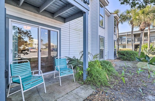 Fernandina Beach Apartamento | Florida Condo w/ Pool & Tennis: Walk to Beach!