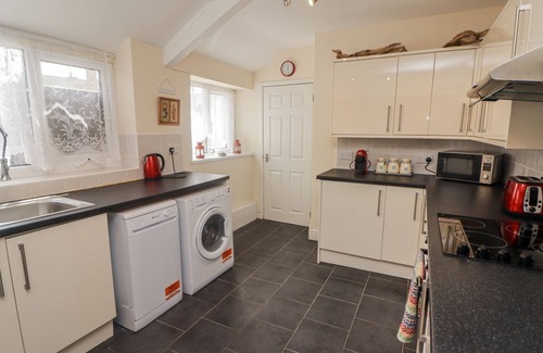 Reynoldston Cabaña | FLORIDA COTTAGE, family friendly, with a garden in Reynoldston