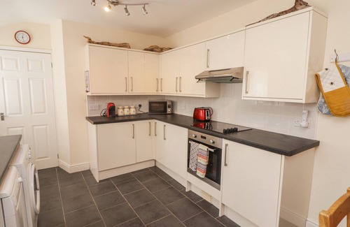 Reynoldston Cabaña | FLORIDA COTTAGE, family friendly, with a garden in Reynoldston