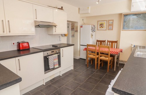Reynoldston Cabaña | FLORIDA COTTAGE, family friendly, with a garden in Reynoldston