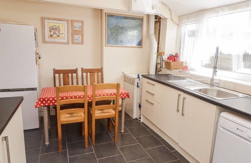 Reynoldston Cabaña | FLORIDA COTTAGE, family friendly, with a garden in Reynoldston
