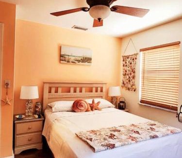 Meadowlawn Casa | Florida Escape! 3 bedroom home with outside shower