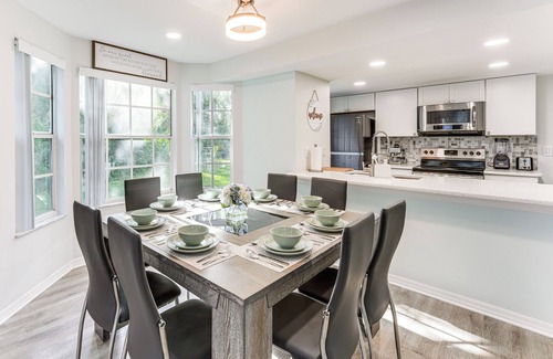Royal Palm Bay Condominio | Florida Fun! Family Condo w/Pool, 8 Mi to WDW