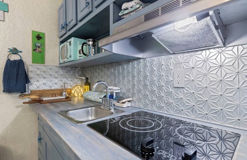 Redington Beach Condominio | Condo: 2 Minutos a pie de la Playa: Piscina Climatizada: 2 Bicicletas: Parrilla