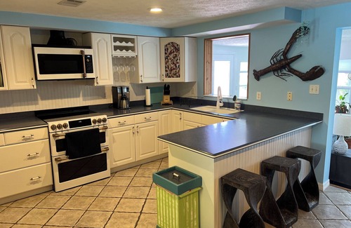 Southside Rural Community Casa | Florida waterfront home with pool and use of kayaks