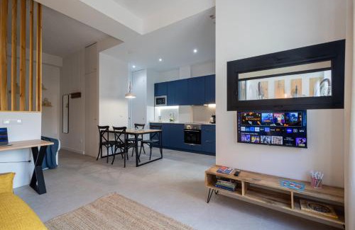 Jesus Apartamento | FLORIT FLATS - Stylish Valencia Ceramic Apartments with Free Bicycles by the Joaquin Sorolla Station