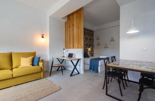 Jesus Apartamento | FLORIT FLATS - Stylish Valencia Ceramic Apartments with Free Bicycles by the Joaquin Sorolla Station