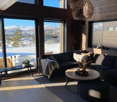 Fidjeland Casa | Flott nyere hytte i Sirdal med fantastisk utsikt og solforhold