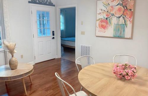 McCain Casa | Flower Bliss Cottage in Sparta Mountains