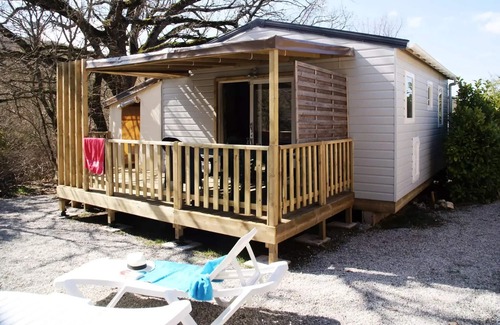 Esparron-de-Verdon Chalet De Esquí | Flower Camping La Beaume **** - Chalet Pili-pili Bois 32m2 CONFORT 3 bedrooms + semi-covered terrace 7 people