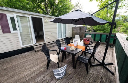 Die Casa | Flower Camping la Pinède **** - Mobile home Premium Riviera 28m2 near river- 2 bedrooms + Terrace with umbrella - 4 people