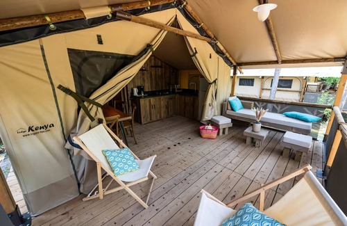 Die Casa | Flower Camping la Pinède **** - Lodge Insolite Pinede 46m2 - 2 bedrooms + Covered terrace + Plancha - 5 to 7 people - 5 pers. included in the tariff