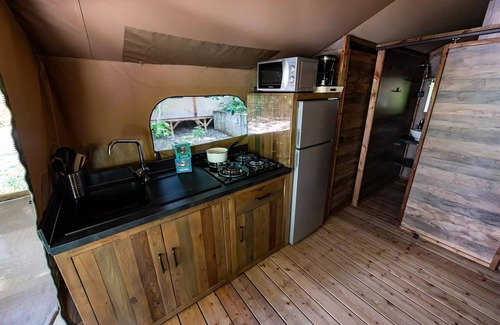 Die Casa | Flower Camping la Pinède **** - Lodge Insolite Pinede 34 m2 - 2 bedrooms + Covered terrace + Plancha - 4 to 5 people - 4 pers. included in the tariff