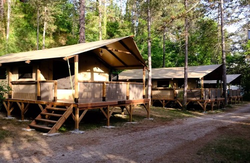 Die Casa | Flower Camping la Pinède **** - Lodge Insolite Pinede 34 m2 - 2 bedrooms + Covered terrace + Plancha - 4 to 5 people - 4 pers. included in the tariff
