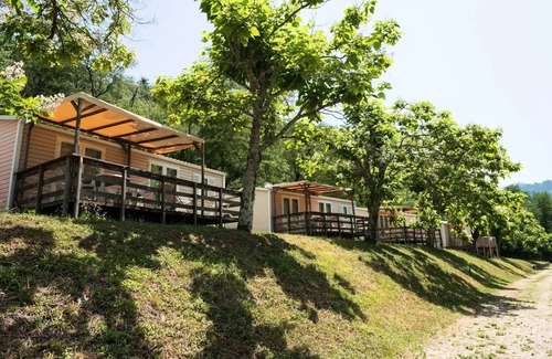 Les Ollieres-sur-Eyrieux Casa | Flower Camping Mas de Champel **** - Mobile-Home 30m2 - Comfort - 2 bedrooms - Terrace semi-covered - TV - Clim 5 persons