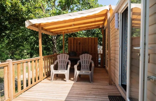 Les Ollieres-sur-Eyrieux Casa | Flower Camping Mas de Champel **** - Mobile-Home 30m2 - Comfort - 2 bedrooms - Terrace semi-covered - TV - Clim 5 persons