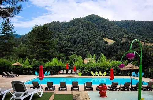 Les Ollieres-sur-Eyrieux Casa | Flower Camping Mas de Champel **** - Homeflower Premium 26.5m² - 2 bedrooms + terrace + TV + Air conditioning + Sheets + Towels 4 people