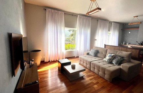 Nogueira Casa | Flower House on the Mountain