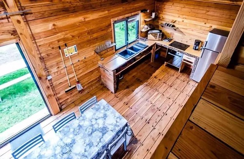 Pressignac Chalet De Esquí | Flower Lake Camping **** - Comfort Chalet 50m² - 3 bedrooms + covered terrace + TV + oven for 6 people