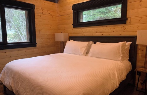 Golden Cabina | Flowing Waters Cabins Explorer
