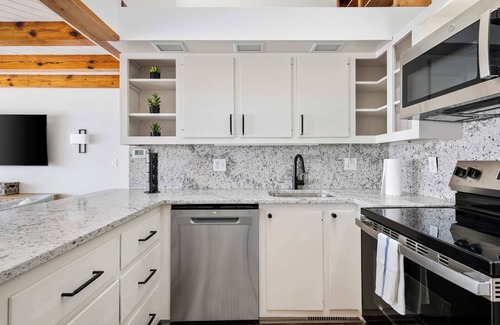 Folly Beach Casa | Folly Beach Front Escape - Newly Renovated!