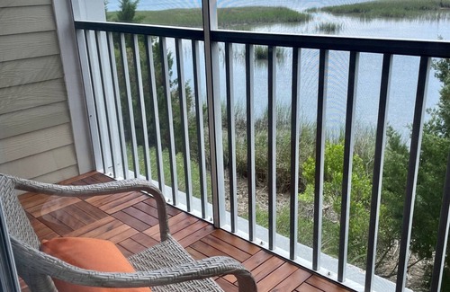 Folly Beach Condominio | Folly River Condo - Pool / Dock / Balcony with a view!