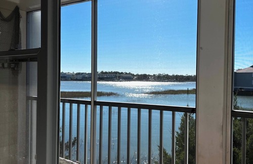 Folly Beach Condominio | Folly River Condo - Pool / Dock / Balcony with a view!