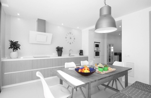 Muro Chalet De Esquí | Foners Mallorquins 004 fantástica moderna casa con aire acondicionado, piscina privada, solarium y terraza