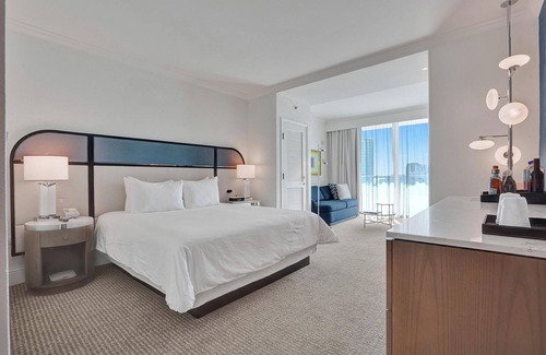 Mid Beach Hotel | Fontainebleau Junior Suite Tresor Tower