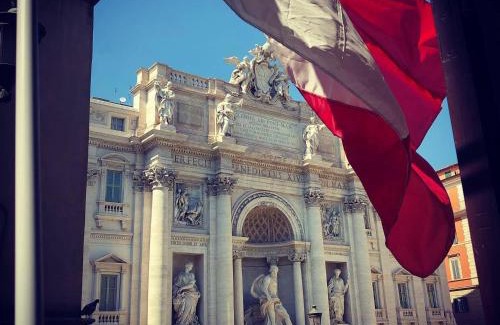 Rione II Trevi Apartamento | Fontana di Trevi -Appartamento con Vista mozzafiato sulla Fontana più famosa al mondo -Trevinestrome