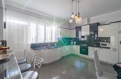 Salakos Villa | Villa privada de lujo en Fontana con piscina cerca de la playa y vistas al mar en Mountain Villag