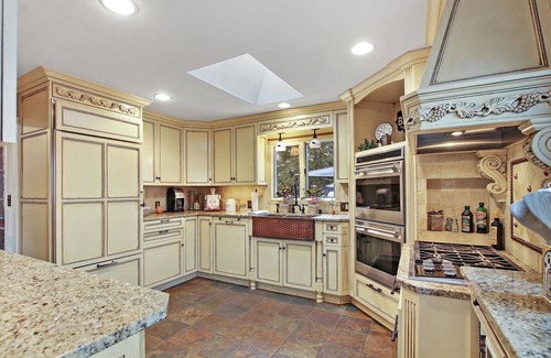 Fontana-on-Geneva Lake Casa | Fontana Lakeside Haven |Pier Acces |Screened-in Porch |Fireplace |Fire Pit |Lawn Games |Monthly Stay