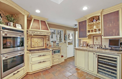 Fontana-on-Geneva Lake Casa | Fontana Lakeside Haven |Pier Acces |Screened-in Porch |Fireplace |Fire Pit |Lawn Games |Monthly Stay
