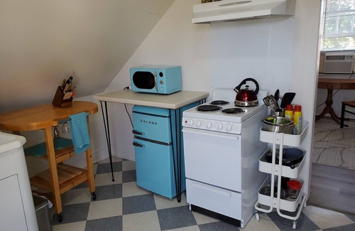 Wilmington Casa | Fonzie Flat! Lovely studio w/kit., wash/dry, parking..