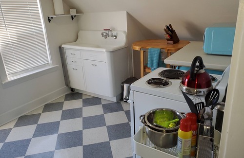 Wilmington Casa | Fonzie Flat! Lovely studio w/kit., wash/dry, parking..