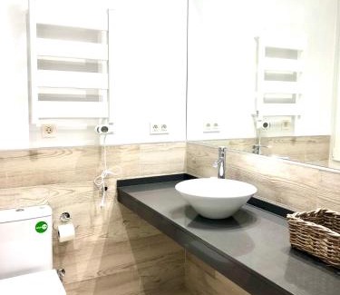 Gros Apartamento | FOODIES LOCATION. SURF. NETFLIX . 3 BDR
