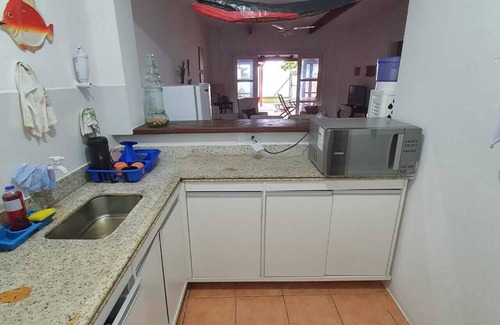 Caraguatatuba Casa | ¡PÉ EN LA ARENA, FRENTE AL MAR! ¡LINDA VISTA! AIRE ACONDICIONADO, WI-FI y SKY