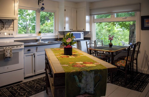 Kings County Otro | Foot of the Mountain Farmhouse-New Upgrades!! Air conditioning!