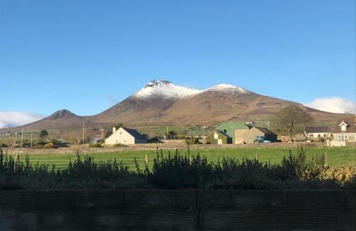 Annalong Casa | Foot of the Mournes - Cottage - Sleeps 4 - Parking