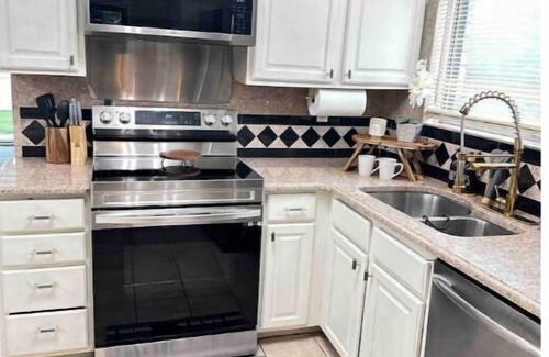 Southfield Casa | Football Fantasy SLPS 6 with 3BDS & 2.5BTH near AnnArbor, FoRdFiELd, B'HAM, DET