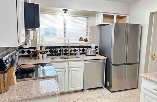 Southfield Casa | Football Fantasy SLPS 6 with 3BDS & 2.5BTH near AnnArbor, FoRdFiELd, B'HAM, DET