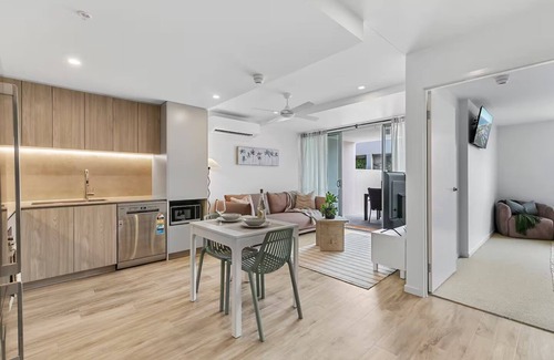 Buddina Casa | Footsteps to Surf, Shop & Dine on the Sunshine Coast