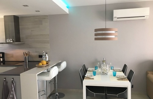 Los Altos Apartamento | For rent: Penthouse Casa Esmeralda with large roof terrace, sea and pool view.