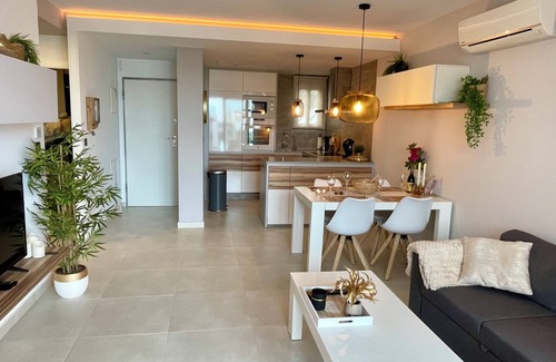 Los Altos Apartamento | For rent: Penthouse Casa Esmeralda with large roof terrace, sea and pool view.