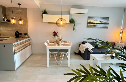 Los Altos Apartamento | For rent: Penthouse Casa Esmeralda with large roof terrace, sea and pool view.