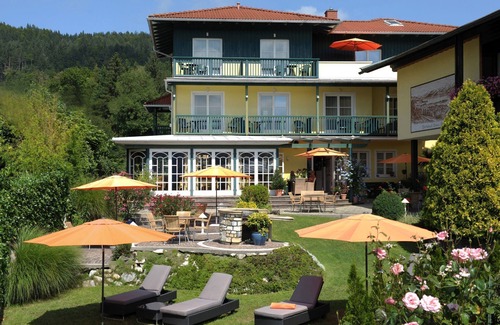 Poertschach am Woerthersee Apartamento | Para SEEVERLIEBTE - apartamento con 2 dormitorios, 2 - 4 personas, playa privada